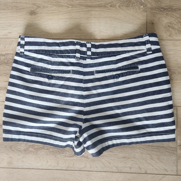 Gap shorts, women's size 8 - Picture 4 of 4